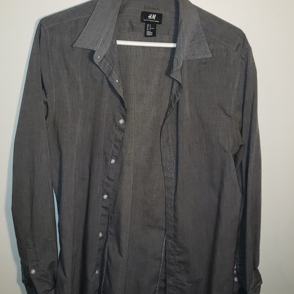 Stylish Slim Fit Men's Shirts - Vancouver - $10 - Picture 4 of 8